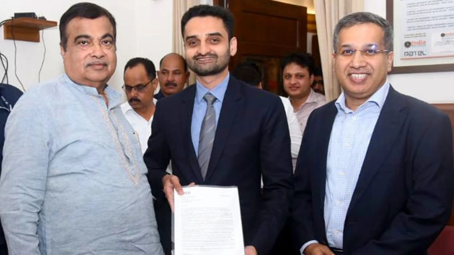 Our founders, Mr. Kushagra Nandan and Mr. Varun Karad, in conversation with Shri Nitin Gadkari Ji, Minister (RT&H)